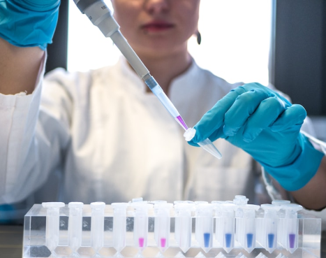 SpecialChem online chemical courses slide showcasing course offerings