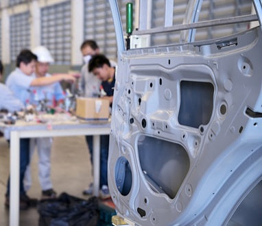 Bonding Plastic to Metal: Meeting Weight & Impact Resistance Targets